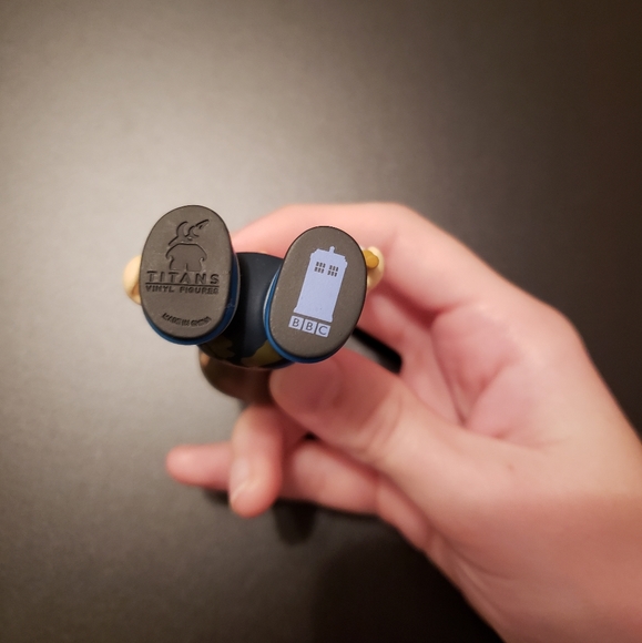 Doctor Who Eleventh Doctor Titan Vinyl Figure - Picture 3 of 5